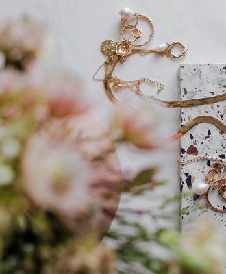 mixed-gold-jewellery-SD9JG95